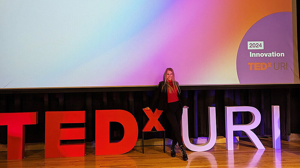 Adelina Herbst hält ihren ersten eigenen TEDxURI-Talk