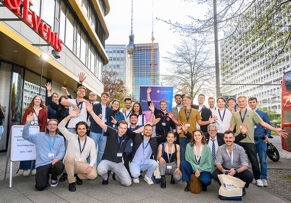 Stipendiat:innen vorm Hotel