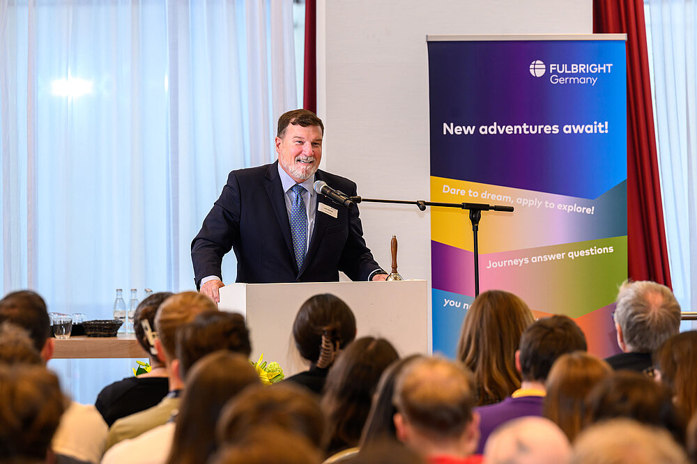 Sprecher Scott Weinhold