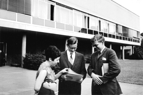 Walleck vor der Bonner UB