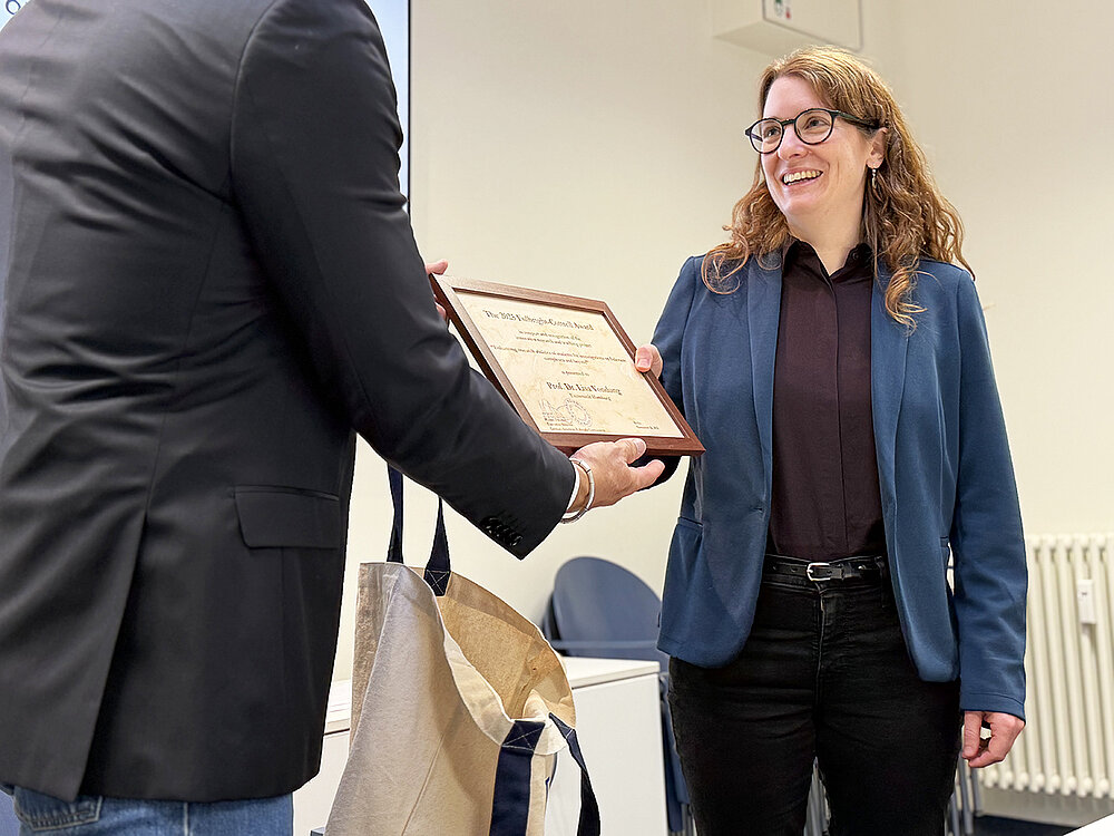 Übergabe Preis an Lisa Vondung